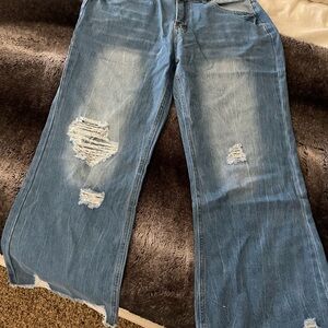 Trendy Distressed Women's Cropped Jeans NWOT L